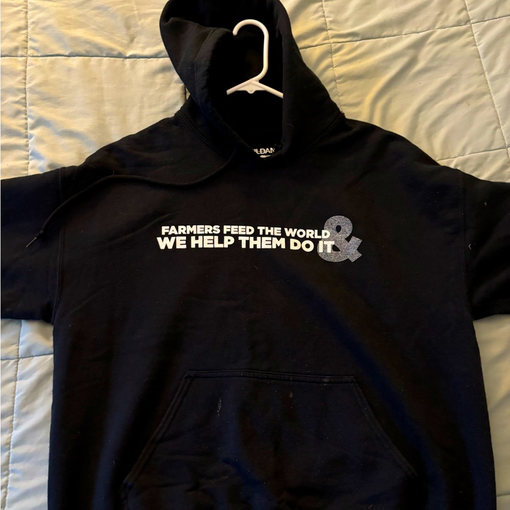 Black Phoenix feeds sweatshirt